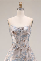 Laden Sie das Bild in den Galerie-Viewer, Silbernes Jacquard Trägerloses A-Linie Korsett Langes Abschlussballkleid mit Schlitz