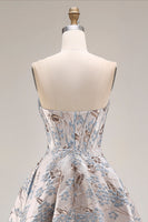 Laden Sie das Bild in den Galerie-Viewer, Silbernes Jacquard Trägerloses A-Linie Korsett Langes Abschlussballkleid mit Schlitz
