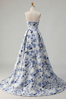 Laden Sie das Bild in den Galerie-Viewer, Blaues Blumen Trägerloses Langes Ballkleid mit Druck und Schlitz