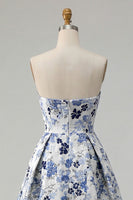 Laden Sie das Bild in den Galerie-Viewer, Blaues Blumen Trägerloses Langes Ballkleid mit Druck und Schlitz