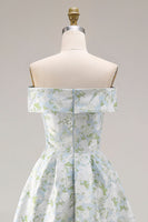 Laden Sie das Bild in den Galerie-Viewer, Schulterfreies Blau-weißes Blumen Bedrucktes Satin Langes Ballkleid mit Schlitz