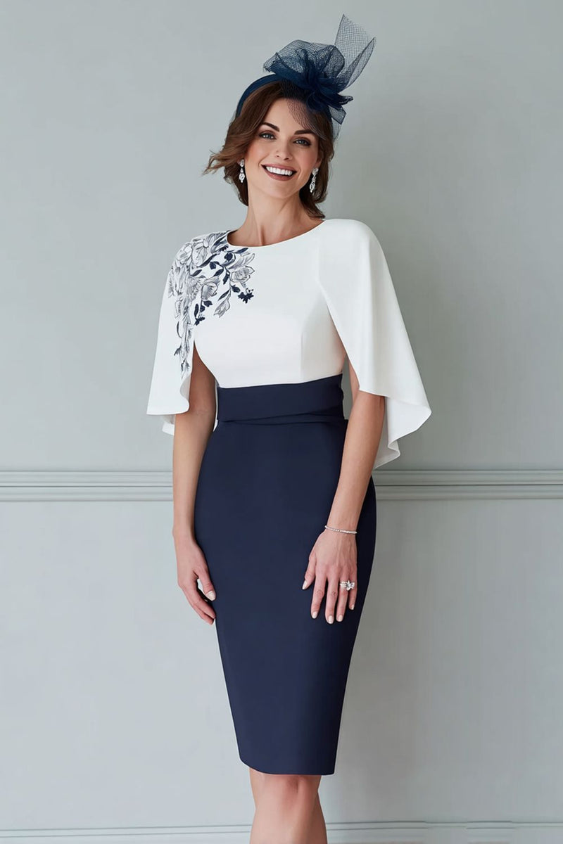 Laden Sie das Bild in den Galerie-Viewer, Weiße Marineblaue Scheide Rundhalsausschnitt Kurzes Mutter der Braut Kleid mit Umhang