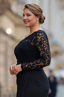 Laden Sie das Bild in den Galerie-Viewer, Schwarzes Einschulter Meerjungfrauen Plus-Size Mutter der Braut Kleid mit Spitze