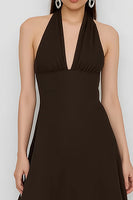 Laden Sie das Bild in den Galerie-Viewer, Kaffee A-Line Satin Neckholder Langes Hochzeitsgastkleid mit offenem Rücken