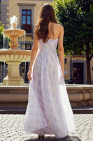 Laden Sie das Bild in den Galerie-Viewer, Lila A Linie Trägerloses Langes Geblümtes Chiffon Hochzeitsgastkleid