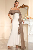 Laden Sie das Bild in den Galerie-Viewer, Eine Schulter Weißes Meerjungfrauen Ballkleid mit Rüschen und seitlicher Drape