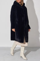 Laden Sie das Bild in den Galerie-Viewer, Schwarzer Kapuzenpelz Frauen Langwintermantel
