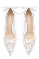 Laden Sie das Bild in den Galerie-Viewer, Elegante Elfenbein Spitzspitze Hochzeitsstilettoschuhe mit Schleife