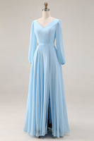 Laden Sie das Bild in den Galerie-Viewer, Himmelblaues Chiffon A-Linie V-Ausschnitt Langes Hochzeitsgastkleid mit Schlitz
