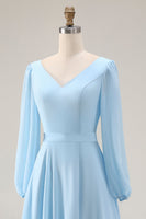 Laden Sie das Bild in den Galerie-Viewer, Himmelblaues Chiffon A-Linie V-Ausschnitt Langes Hochzeitsgastkleid mit Schlitz