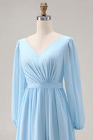 Laden Sie das Bild in den Galerie-Viewer, Himmelblaues Langarm V-Ausschnitt Gerafftes Hochzeitsgast Kleid mit Schlitz