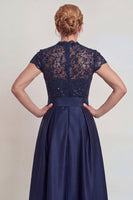 Laden Sie das Bild in den Galerie-Viewer, Graublaues Appliziertes Satin Kleid der Mutter der Braut mit Schlitz