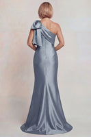 Laden Sie das Bild in den Galerie-Viewer, Graues Satin Einschulter Meerjungfrau Mutter der Braut Kleid mit Bowknoten