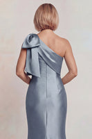 Laden Sie das Bild in den Galerie-Viewer, Graues Satin Einschulter Meerjungfrau Mutter der Braut Kleid mit Bowknoten