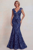 Laden Sie das Bild in den Galerie-Viewer, Glitzerndes Dunkelblaues Applikiertes V-Hals Meerjungfrauen Mutter der Braut Kleid