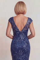 Laden Sie das Bild in den Galerie-Viewer, Glitzerndes Dunkelblaues Applikiertes V-Hals Meerjungfrauen Mutter der Braut Kleid