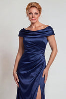Laden Sie das Bild in den Galerie-Viewer, Marineblaues Satin Schulterfreies Mutter der Braut Kleid mit Schlitz