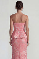 Laden Sie das Bild in den Galerie-Viewer, Blush Jacquard Trägerloses Rüschen Sheath Langes Festkleid