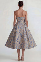 Laden Sie das Bild in den Galerie-Viewer, Graublaues Jacquard Trägerloses A-Linie Midi Kleid mit Reißverschluss hinten