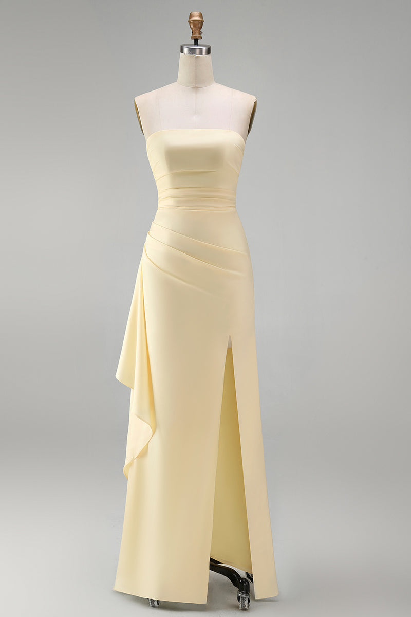 Laden Sie das Bild in den Galerie-Viewer, Hellgelbes Gerafftes Satin Trägerloses Scheide Rüschen Langes Festliches Kleid mit Schlitz
