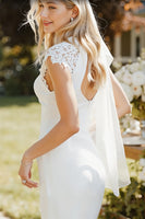 Laden Sie das Bild in den Galerie-Viewer, Weißes Sheath Spitze Cap Ärmel Langes Hochzeitskleid mit Schlitz