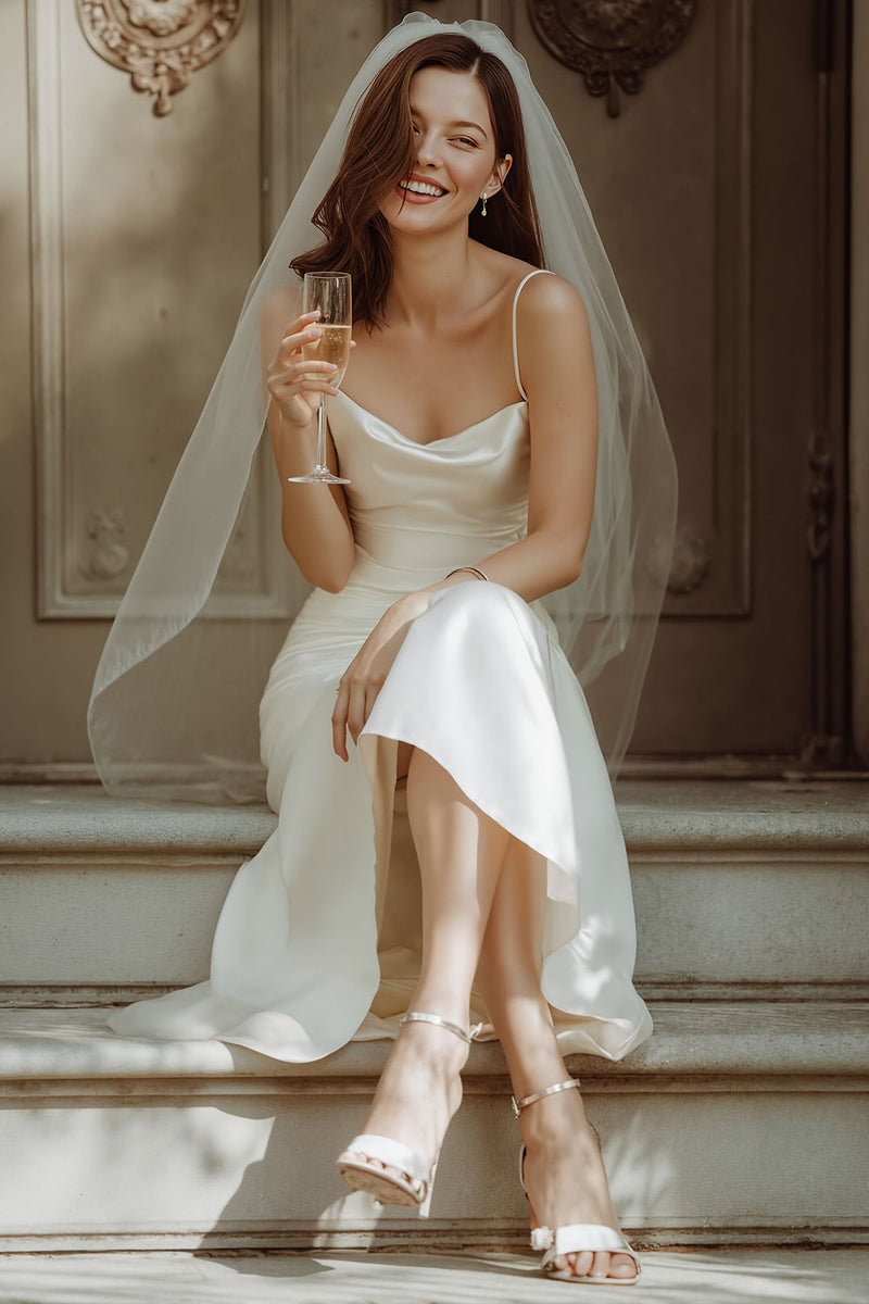 Laden Sie das Bild in den Galerie-Viewer, Weißes Spaghettiträger Satin Meerjungfrauen Langes Standesamt Kleid