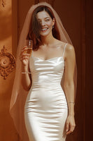Laden Sie das Bild in den Galerie-Viewer, Weißes Spaghettiträger Satin Meerjungfrauen Langes Standesamt Kleid