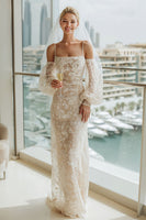 Laden Sie das Bild in den Galerie-Viewer, Spitze Aprikose Scheide Kaltschulter Brautkleid mit Ärmeln