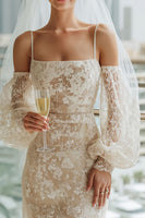 Laden Sie das Bild in den Galerie-Viewer, Spitze Aprikose Scheide Kaltschulter Brautkleid mit Ärmeln