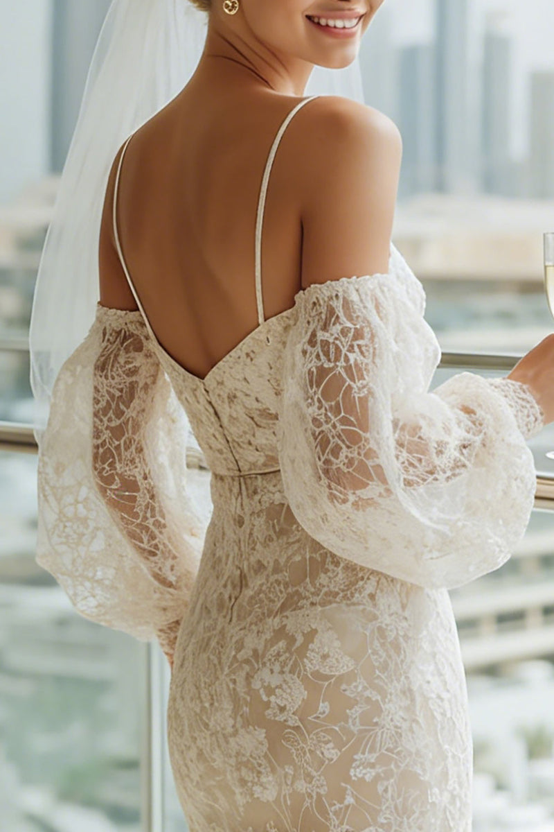 Laden Sie das Bild in den Galerie-Viewer, Spitze Aprikose Scheide Kaltschulter Brautkleid mit Ärmeln
