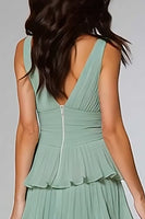 Laden Sie das Bild in den Galerie-Viewer, Hellgrünes Chiffon A-Linie Langes Brautjungfernkleid mit Rüschen