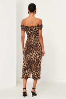Laden Sie das Bild in den Galerie-Viewer, Brauner Leoparden Schulterfreies Arbeitskleid mit Rückschlitz