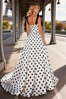 Laden Sie das Bild in den Galerie-Viewer, Schwarz-weiß Satin Punkte Langes Abschlussballkleid