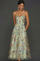 Laden Sie das Bild in den Galerie-Viewer, Mauve Blumen Herzausschnitt A-Linie Besticktes Abschlussballkleid