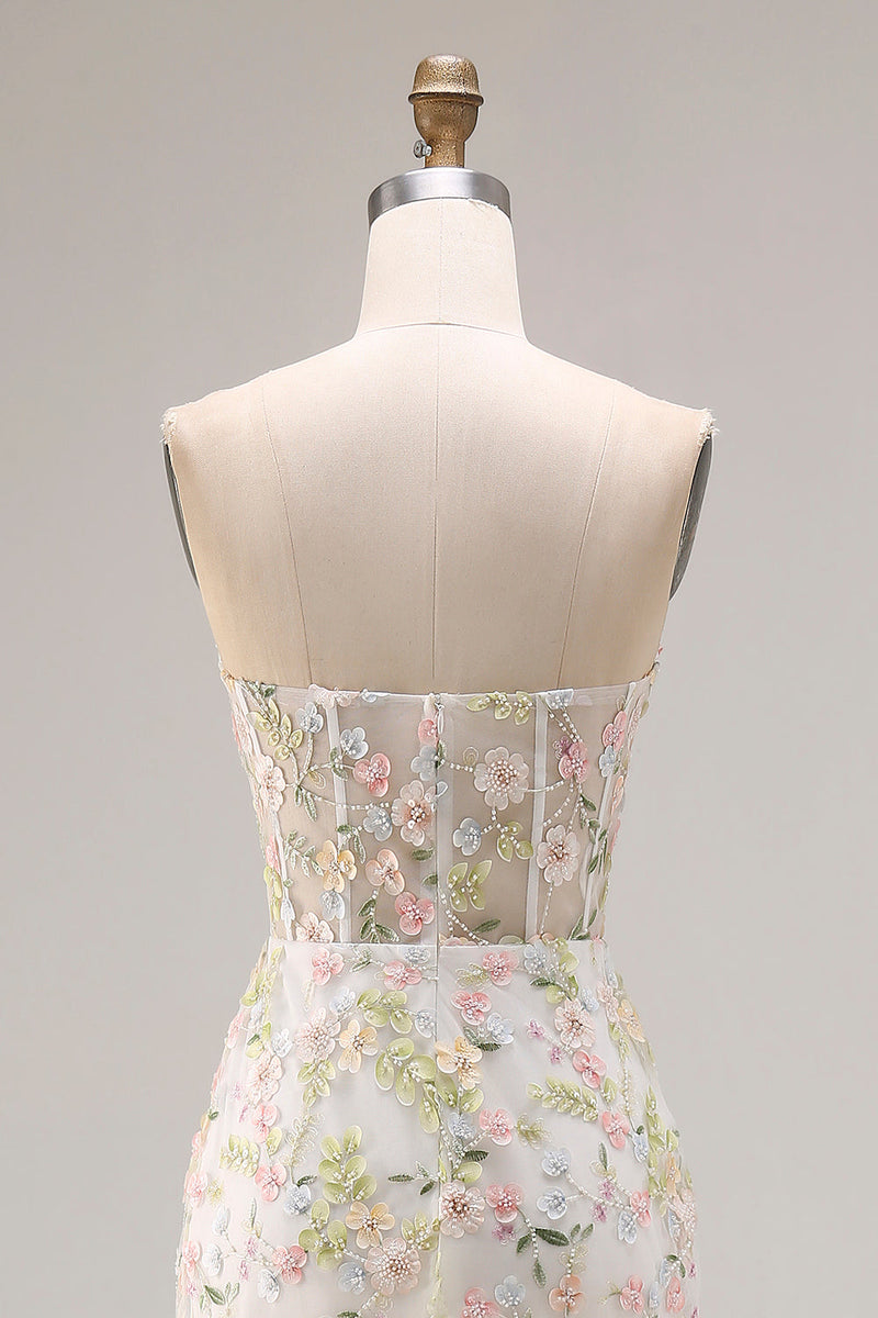 Laden Sie das Bild in den Galerie-Viewer, Weißblumiges Meerjungfrauen Korsett Trägerloses Langes Abschlussballkleid mit Schlitz