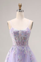 Laden Sie das Bild in den Galerie-Viewer, Flieder Applikiertes Korsett Tüll Spaghettiträger A-Linie Langes Abschlussballkleid mit Schlitz