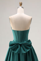 Laden Sie das Bild in den Galerie-Viewer, Dunkelgrünes A-Linie Satin Herzausschnitt Korsett Perlenbesetztes Langes Ballkleid mit Schleife