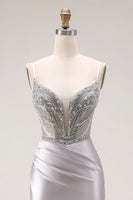 Laden Sie das Bild in den Galerie-Viewer, Glitzerndes Hellgraues Satin Meerjungfrauen Langes Ballkleid mit Perlenbestickung und Schlitz