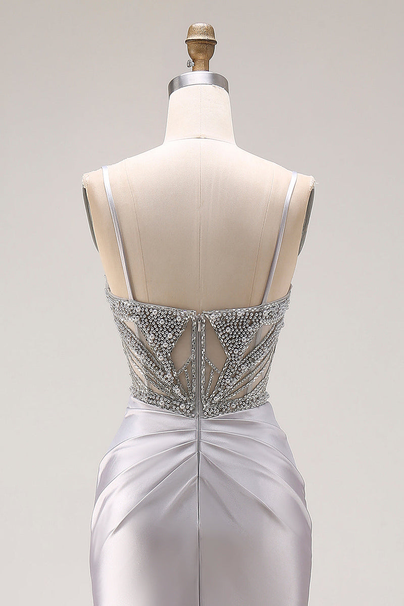 Laden Sie das Bild in den Galerie-Viewer, Glitzerndes Hellgraues Satin Meerjungfrauen Langes Ballkleid mit Perlenbestickung und Schlitz