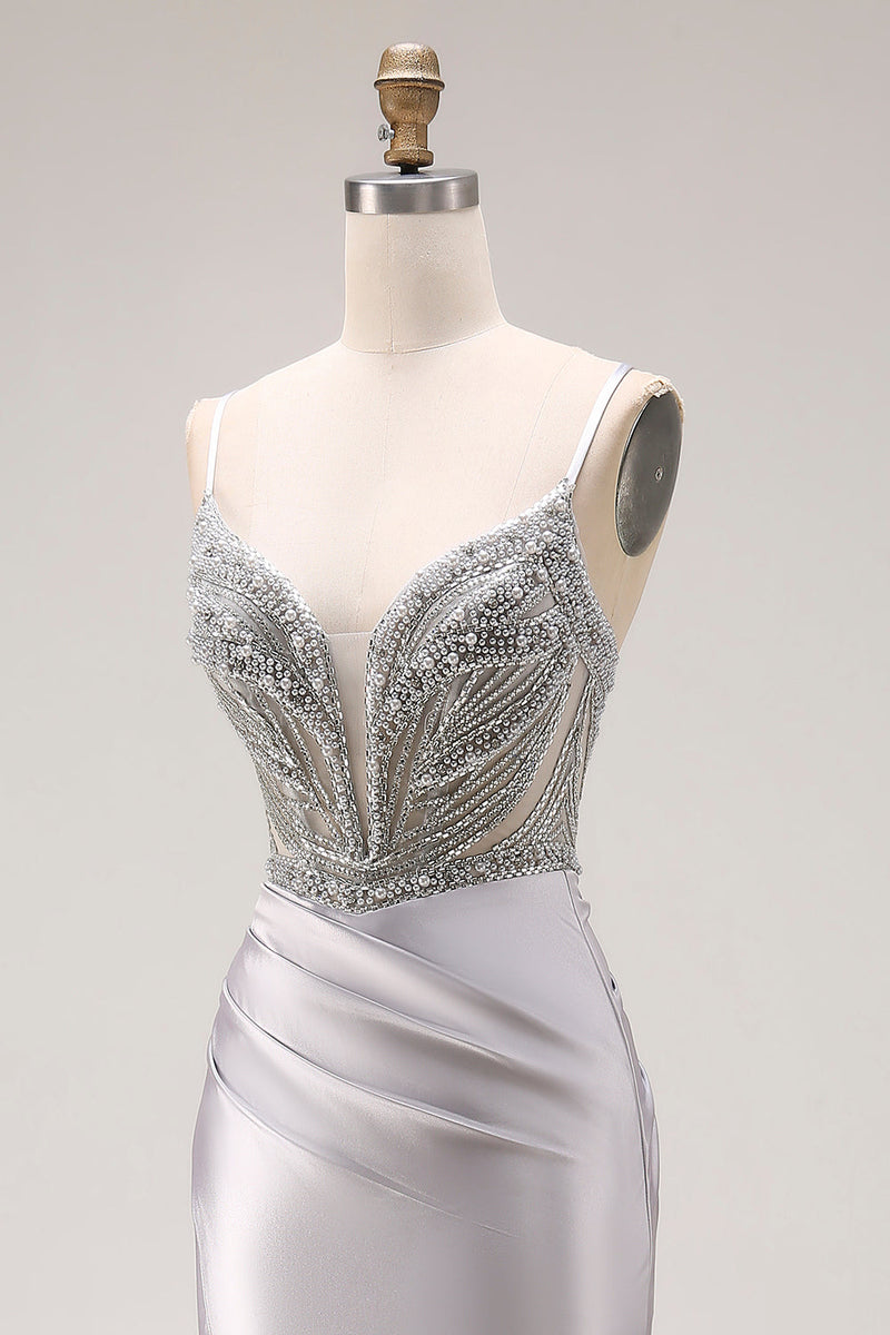 Laden Sie das Bild in den Galerie-Viewer, Glitzerndes Hellgraues Satin Meerjungfrauen Langes Ballkleid mit Perlenbestickung und Schlitz