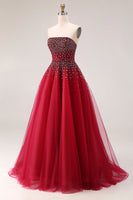 Laden Sie das Bild in den Galerie-Viewer, Rotes Trägerloses A-Linie Tüll Langes Ballkleid mit Strasssteinen