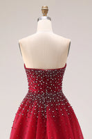 Laden Sie das Bild in den Galerie-Viewer, Rotes Trägerloses A-Linie Tüll Langes Ballkleid mit Strasssteinen