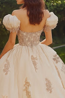 Laden Sie das Bild in den Galerie-Viewer, Prinzessin Blush Ballkleid Schulterfreies Quinceanera Kleid aus Tüll mit Applikationen