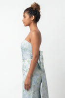Laden Sie das Bild in den Galerie-Viewer, Weißblaues Blumiges Trägerloses Bedrucktes Meerjungfrauen Langes Brautjungfernkleid mit Schleife