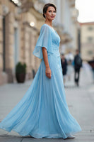Laden Sie das Bild in den Galerie-Viewer, Himmelblaues Chiffon V-Ausschnitt Gerafftes Mutter der Braut Kleid mit Ärmel