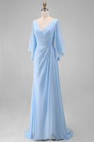 Laden Sie das Bild in den Galerie-Viewer, Himmelblaues Chiffon V-Ausschnitt Gerafftes Mutter der Braut Kleid mit Ärmel