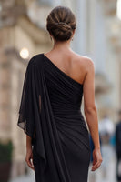 Laden Sie das Bild in den Galerie-Viewer, Salbeigrünes Einschulter Chiffon Meerjungfrau Mutter der Braut Kleid mit Ärmeln