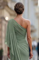 Laden Sie das Bild in den Galerie-Viewer, Salbeigrünes Einschulter Chiffon Meerjungfrau Mutter der Braut Kleid mit Ärmeln