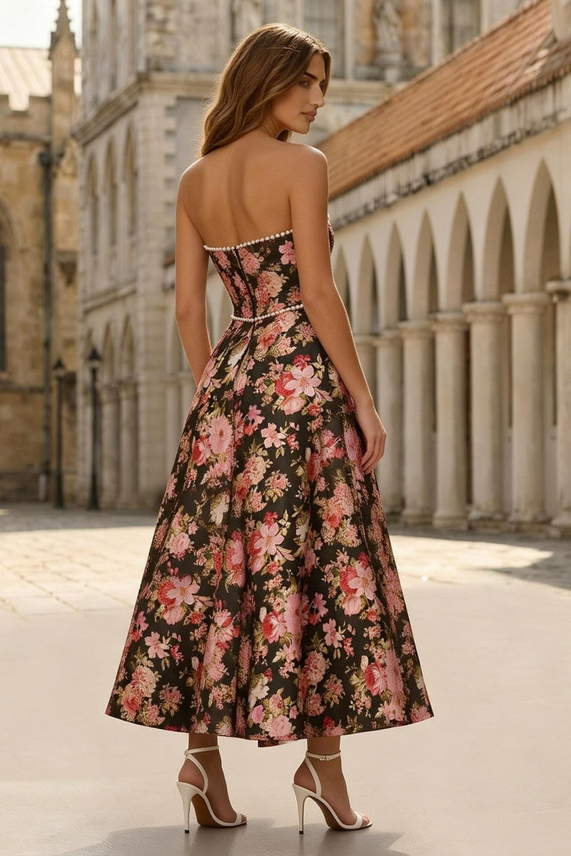 Laden Sie das Bild in den Galerie-Viewer, Trägerloses A-Linie Bedrucktes Schwarzes Rosa Blütiges Midi Partykleid mit Perlen