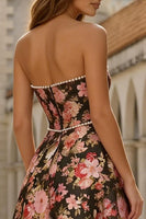 Laden Sie das Bild in den Galerie-Viewer, Trägerloses A-Linie Bedrucktes Schwarzes Rosa Blütiges Midi Partykleid mit Perlen